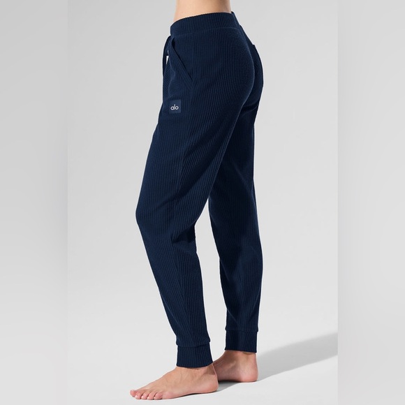 Alo Yoga Muse Sweatpant - Picture 2 of 4